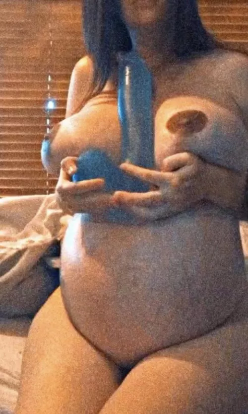 How much can my pregnant pussy take? 😈