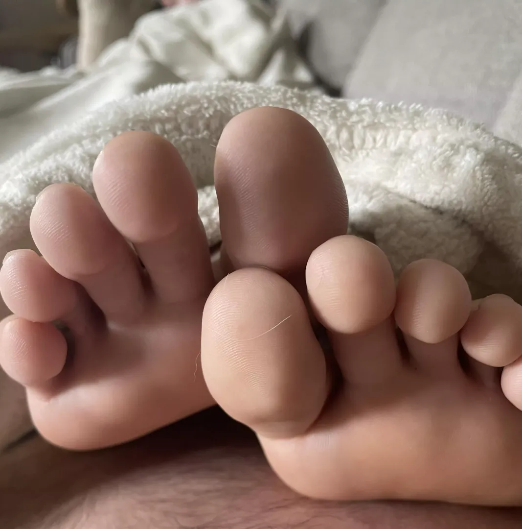 How much do you wish this was you my feet were laying on this Sunday?