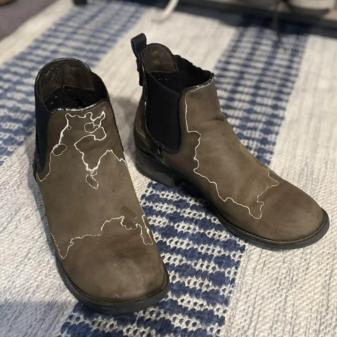 How my boots looked after shoveling snow today. I think the pattern probably came from road salt at the end of my driveway.