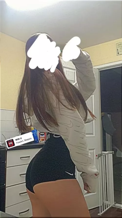 How red is her ass after you pound her