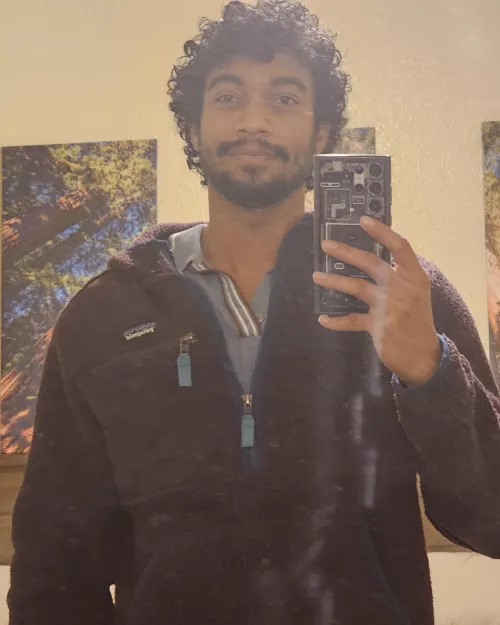 Hows likes curly hair 