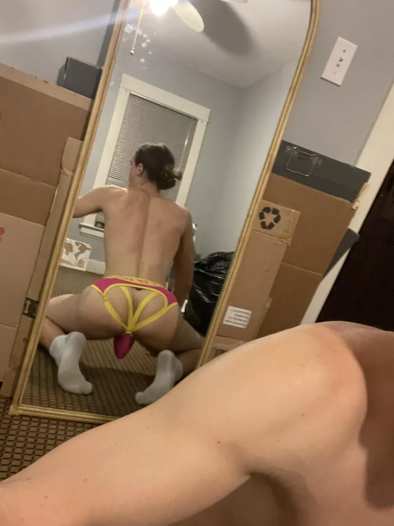 How’s my bulge look here? (: