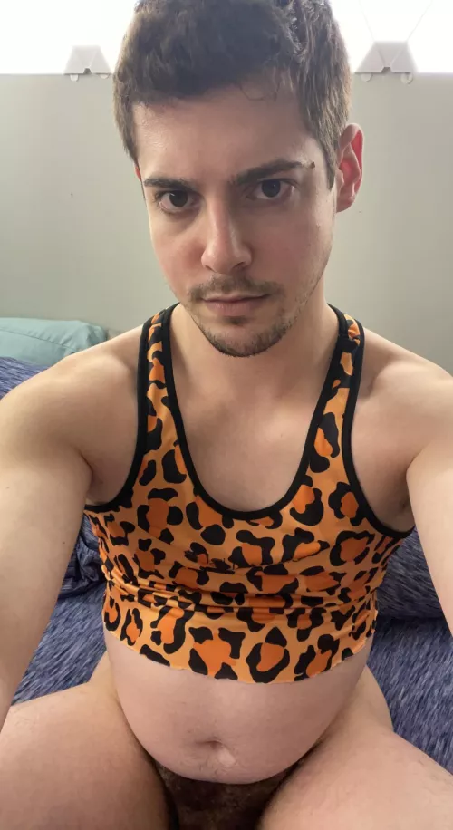How’s my crop top looking 😬