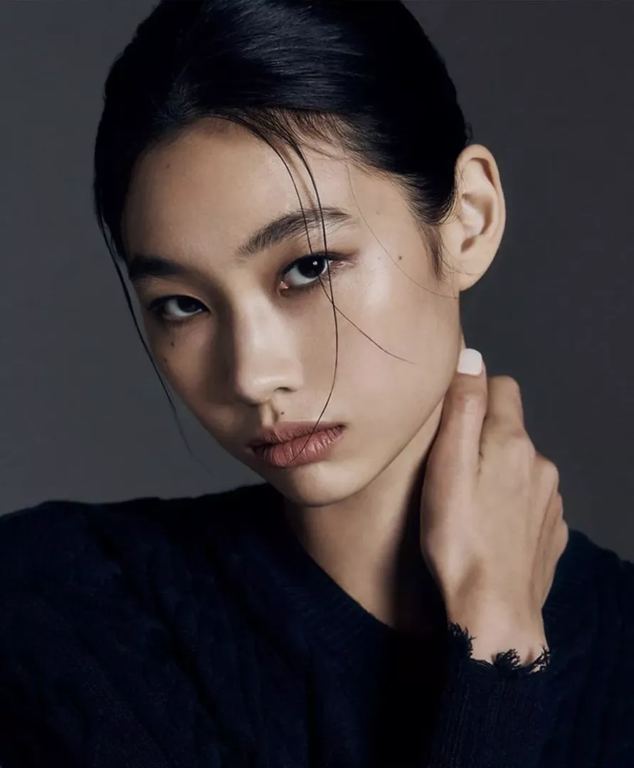 Hoyeon Jung.