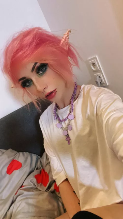 https://m.chaturbate.com/cloudie_x3/