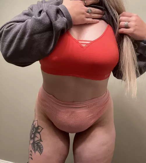 Hubby won’t mind if you stretch me out