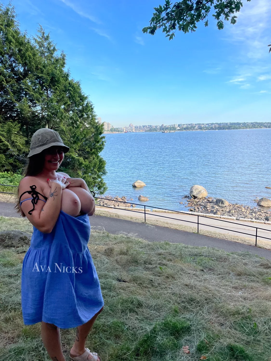 Hubby wouldn’t fuck me in public, would you? [image]