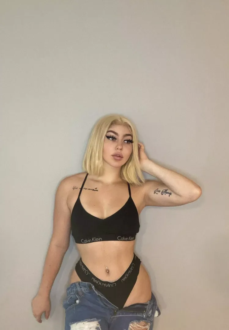huge tits😘