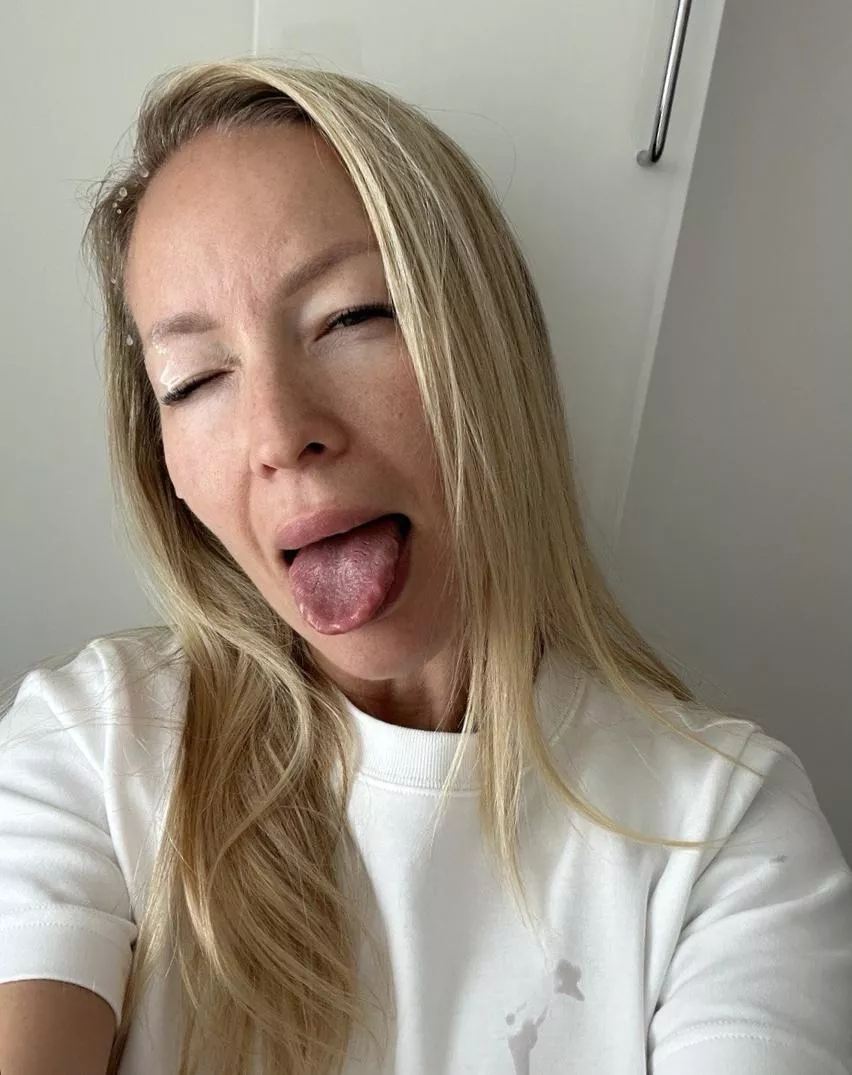 I allow strangers to cum on my face