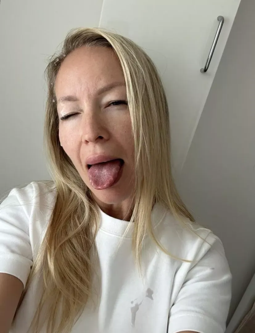 I allow strangers to cum on my face