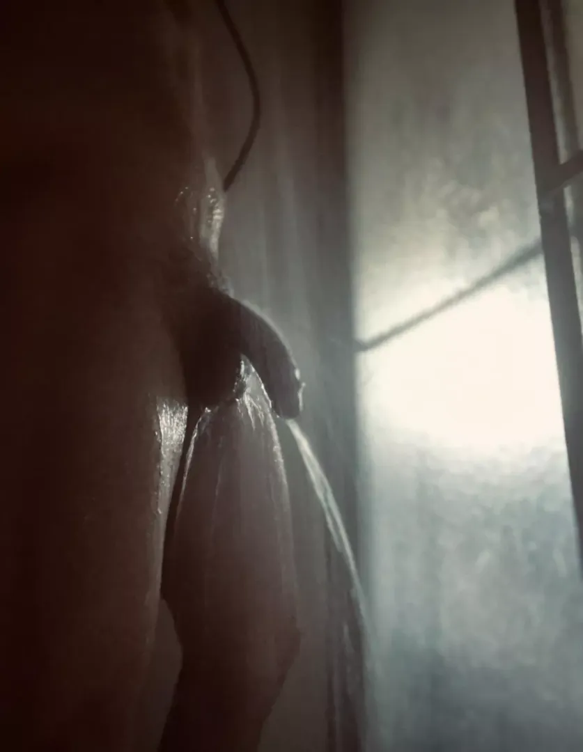 I always wish when I’m showering at the gym…someone accidentally walks in 😈 [M]