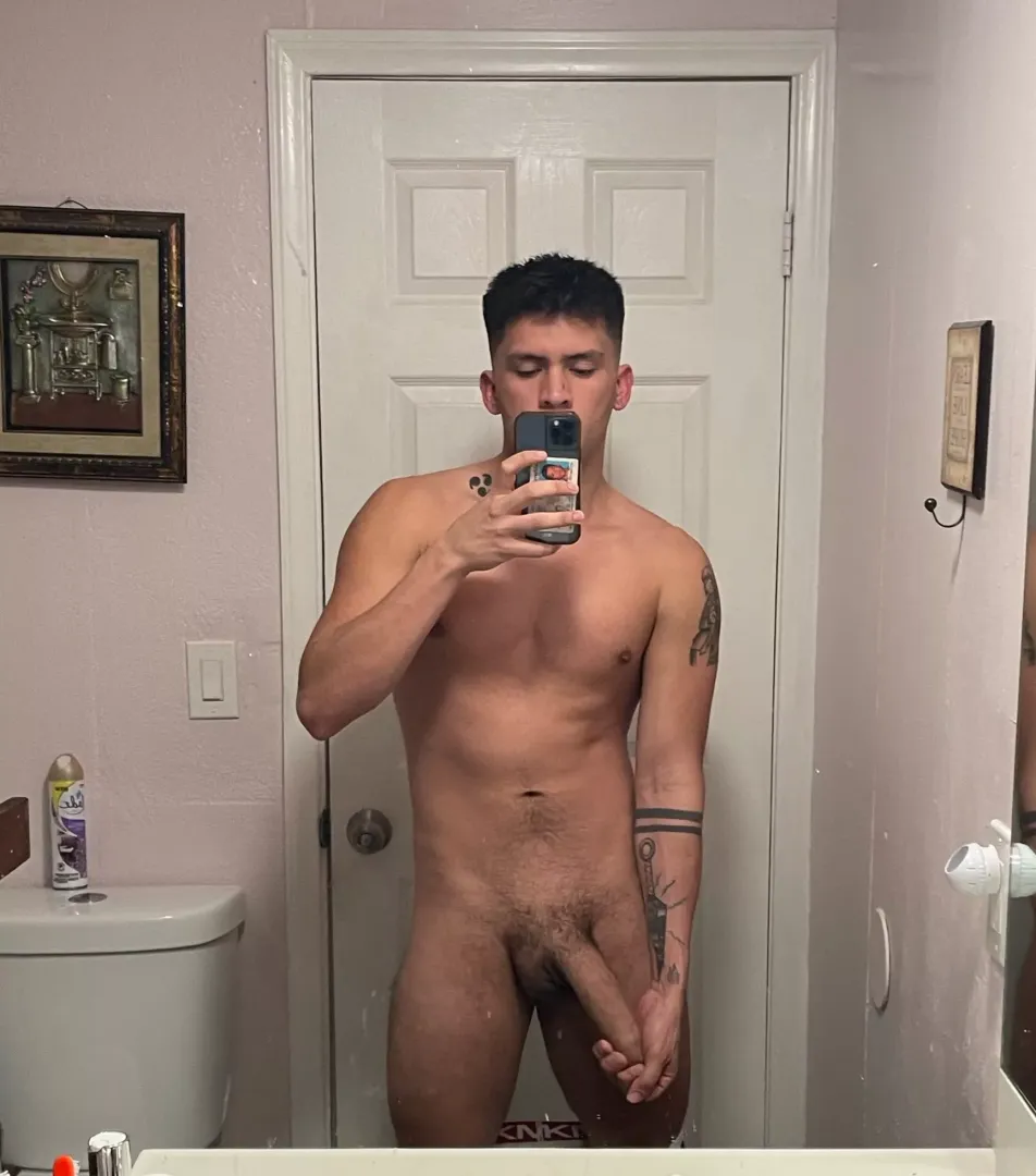 i am looking for a girl who can join with me in the bathroom🤤🤪...