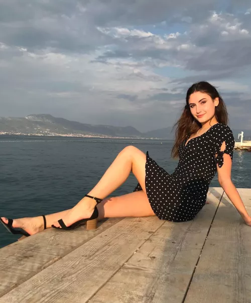 I bet you’d loveee to kiss my beautiful long legs and feet, show me you’re worthy 😈😌 [domme]