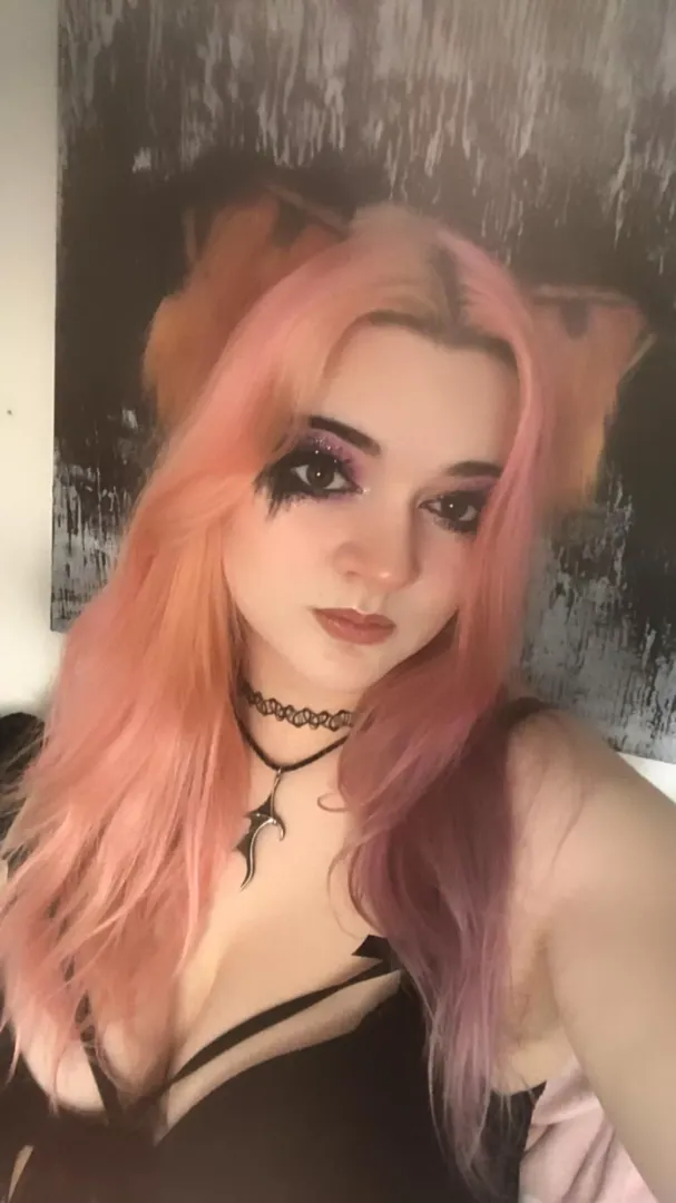 I can be a good little kitty when I want to be 🤭