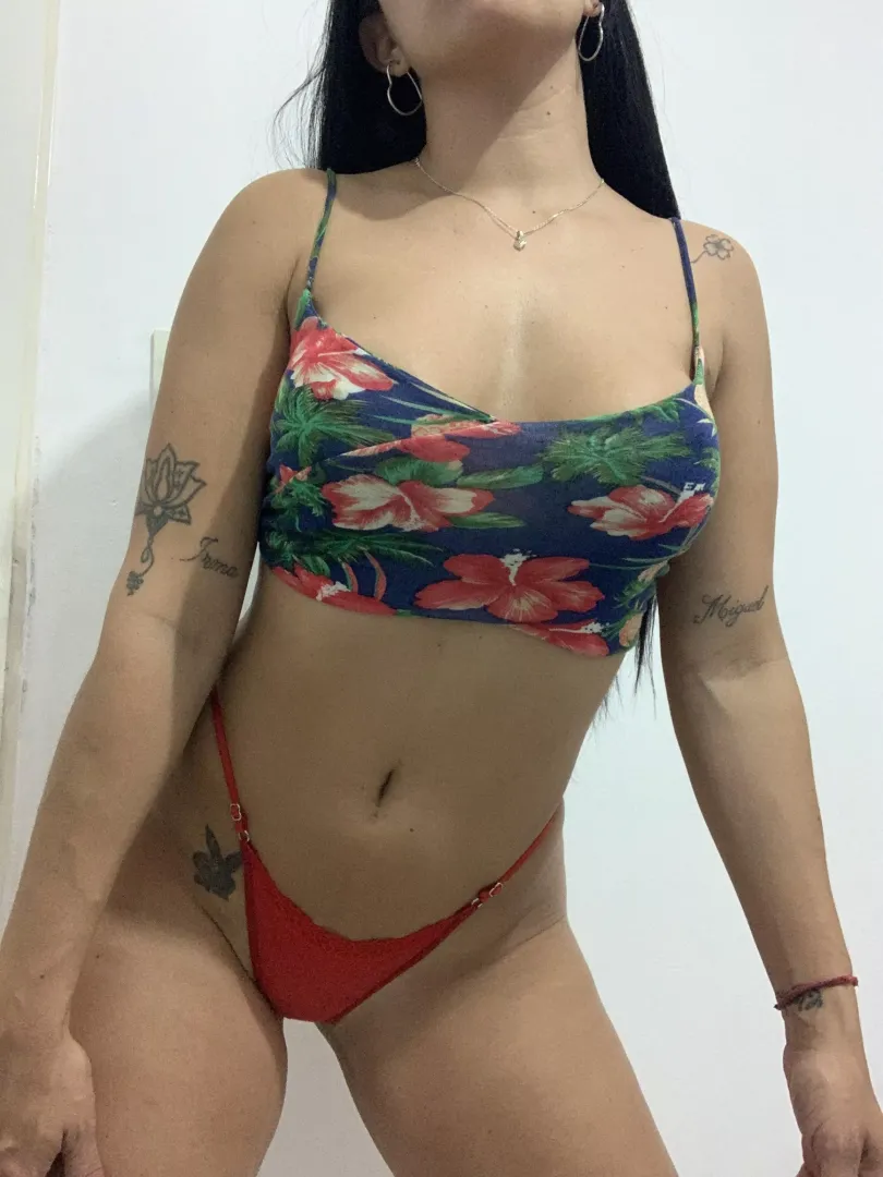 I can be the girl of your fantasies 😈🔥