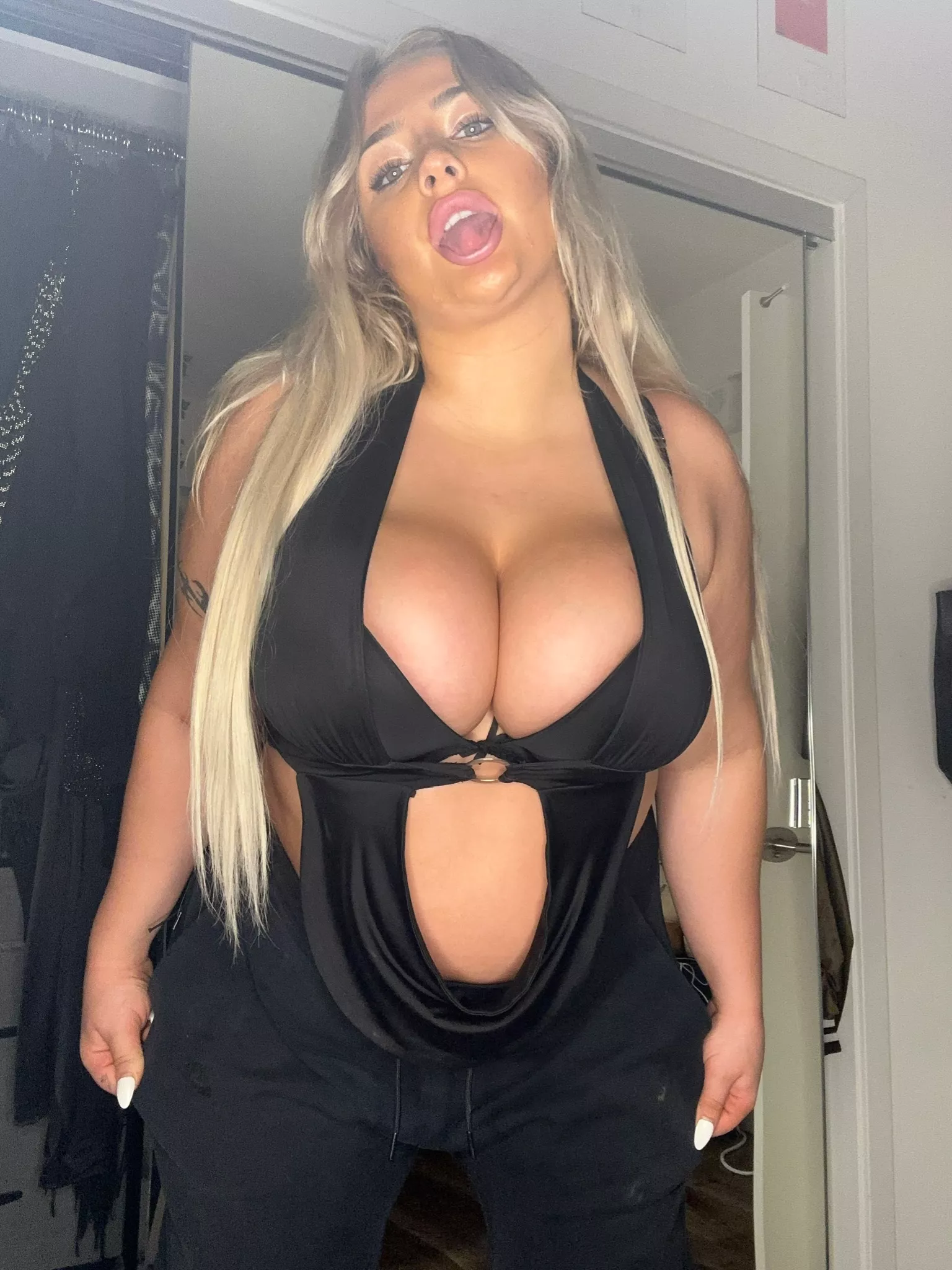 I can be your busty naughty slut