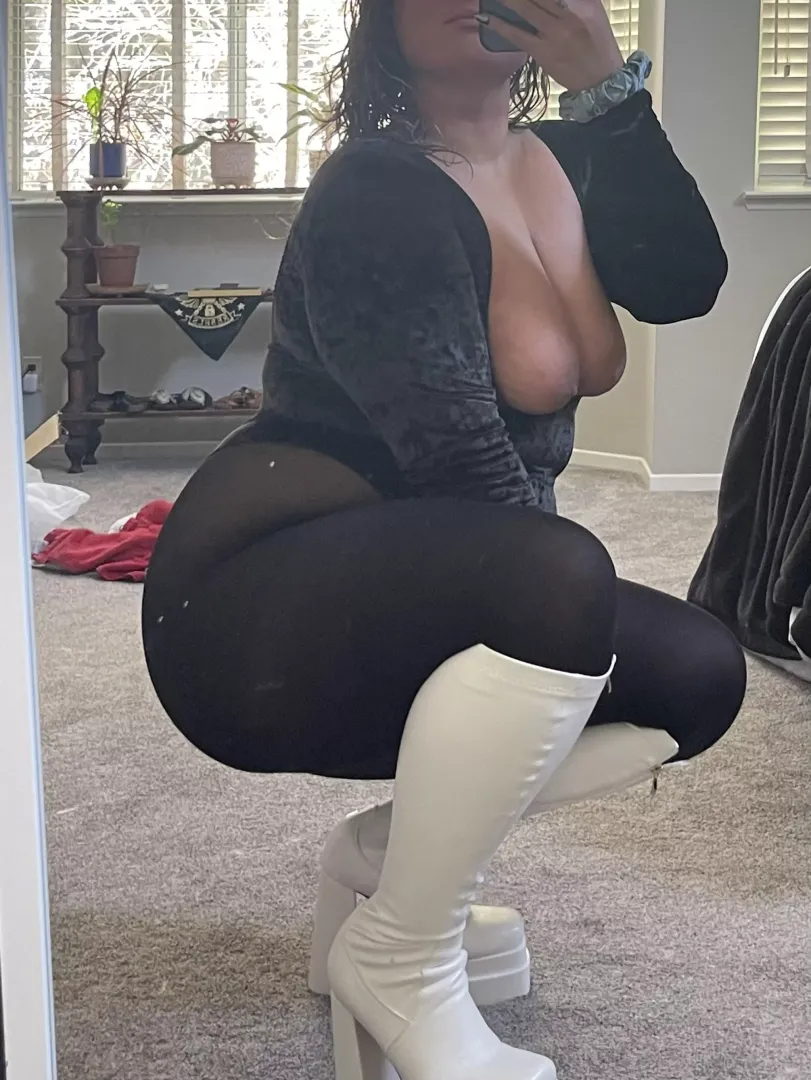 I can be your personal stripper in these