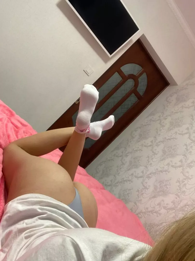 I can do footjob in my socks in this pose