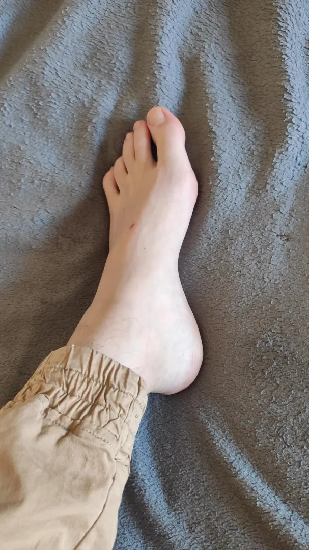 i cut my foot :(