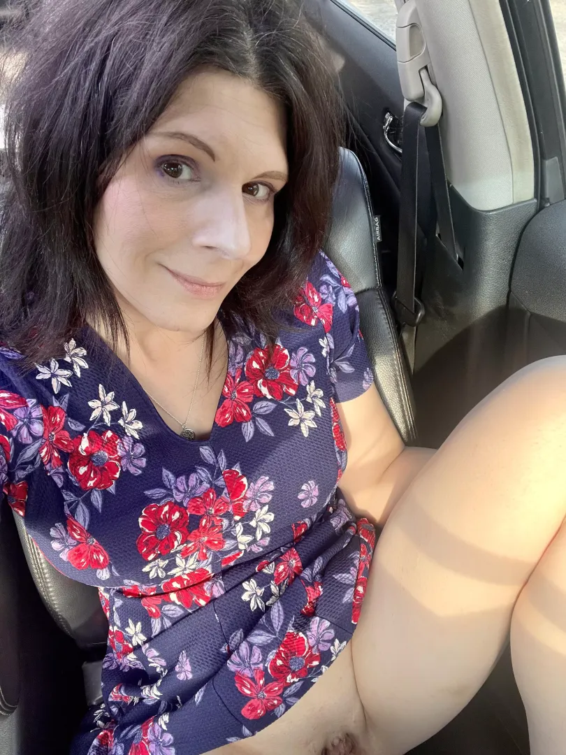 I do love springtime and this is one of my favorite dresses by the way…FYI 42F :)
