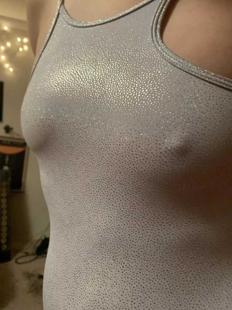 I don’t generally like wearing this dress with a bra for a reason