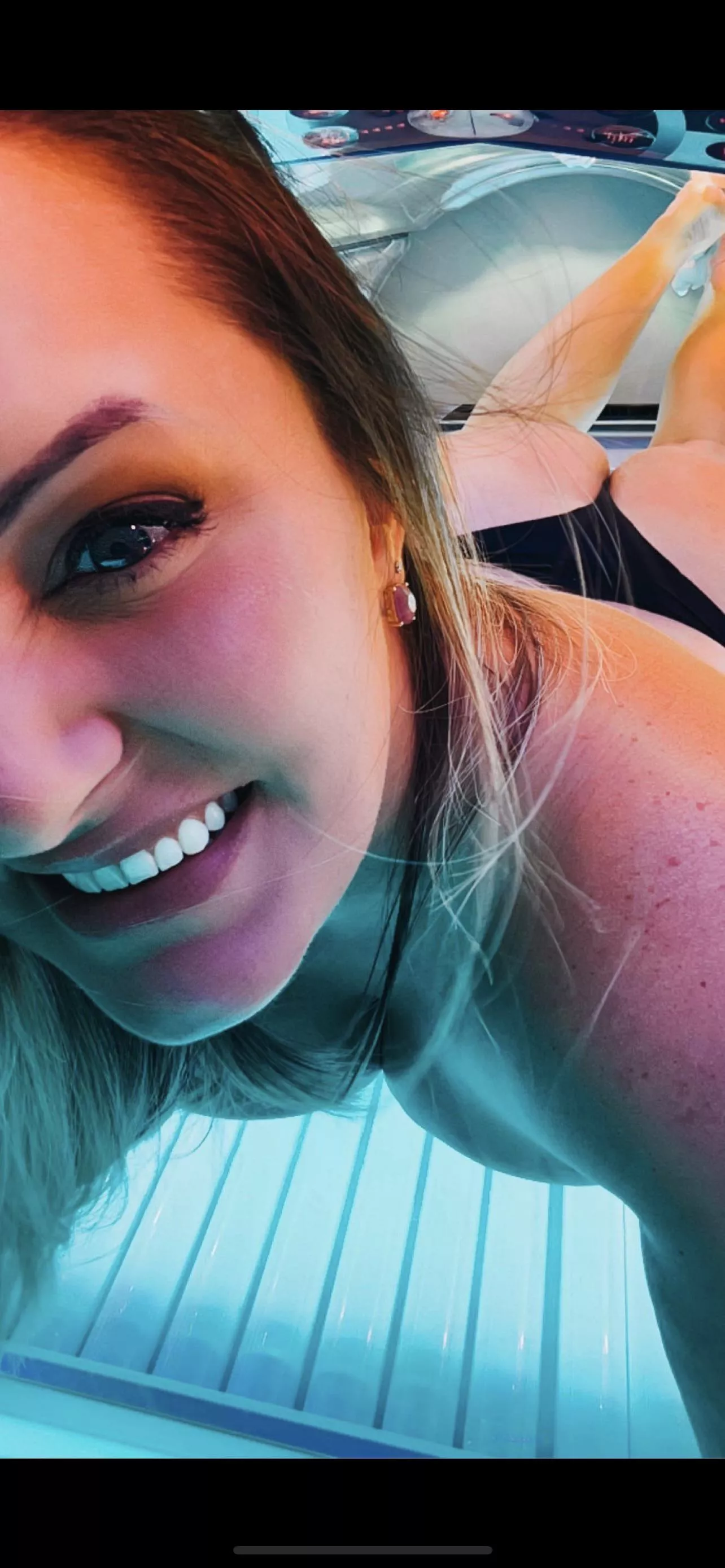 I don’t want flowers for Valentine’s Day, I want dick. 😈🤤 Free ⛓️ below!
