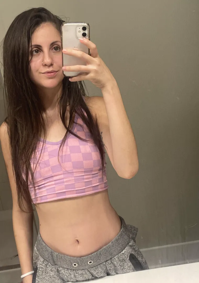 i don’t want to wear anything besides crop tops