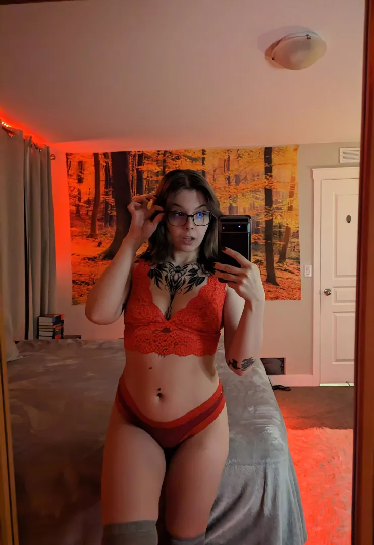 I feel like this is giving sexy Velma, what do you think? 