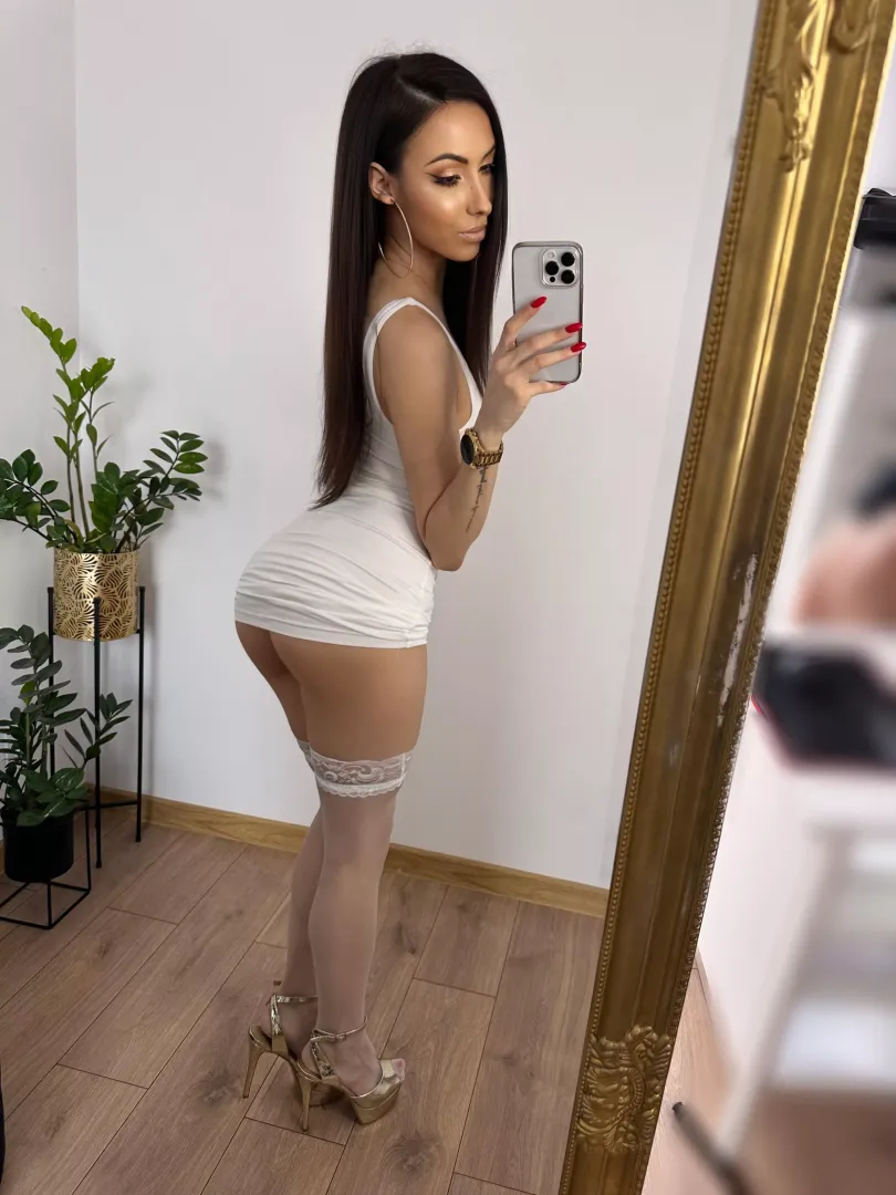 I feel Sexy in white