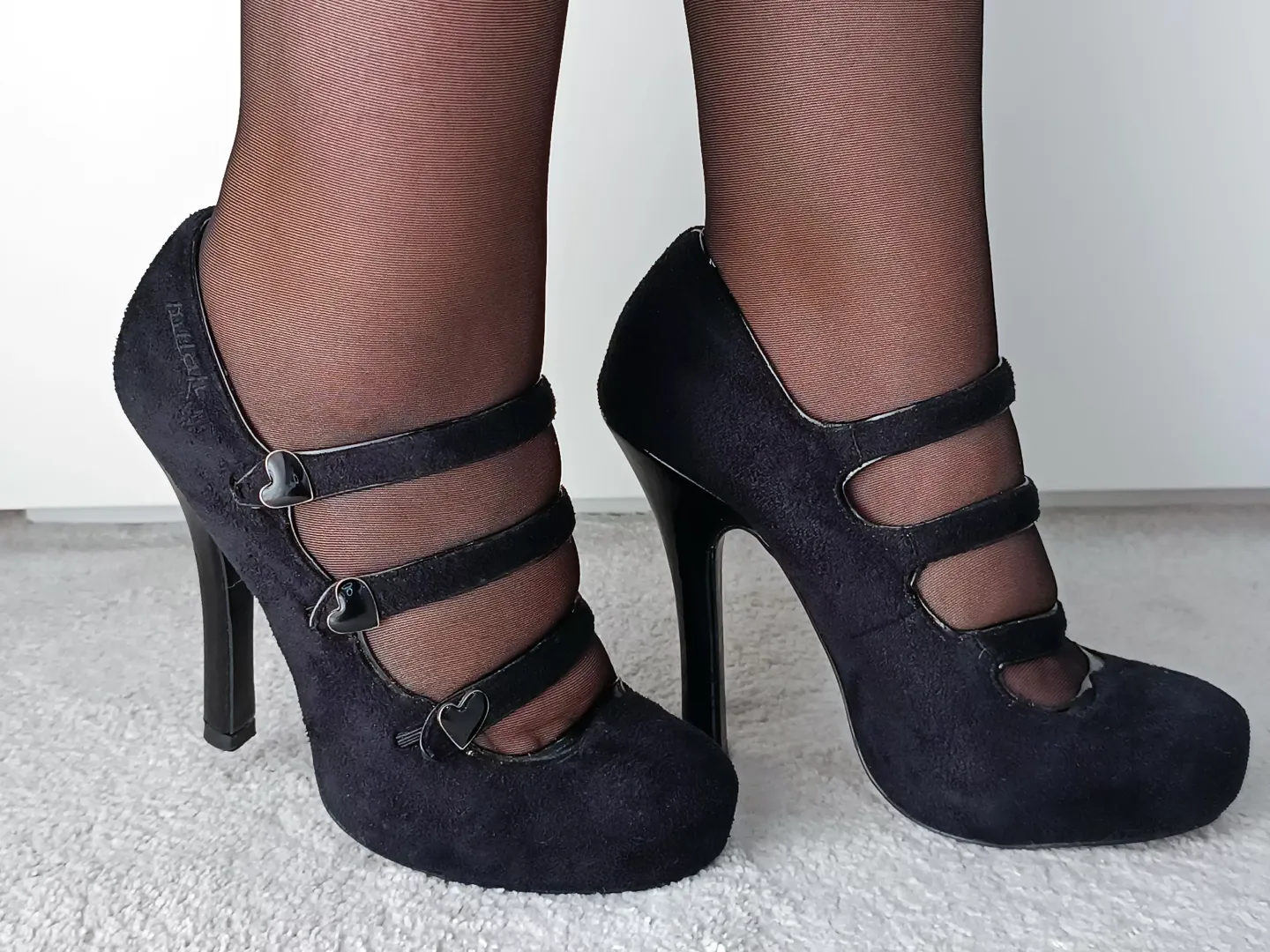 I feel so cute in these...