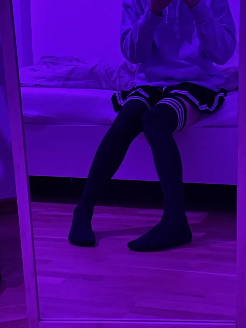 i finally got a skirt :3