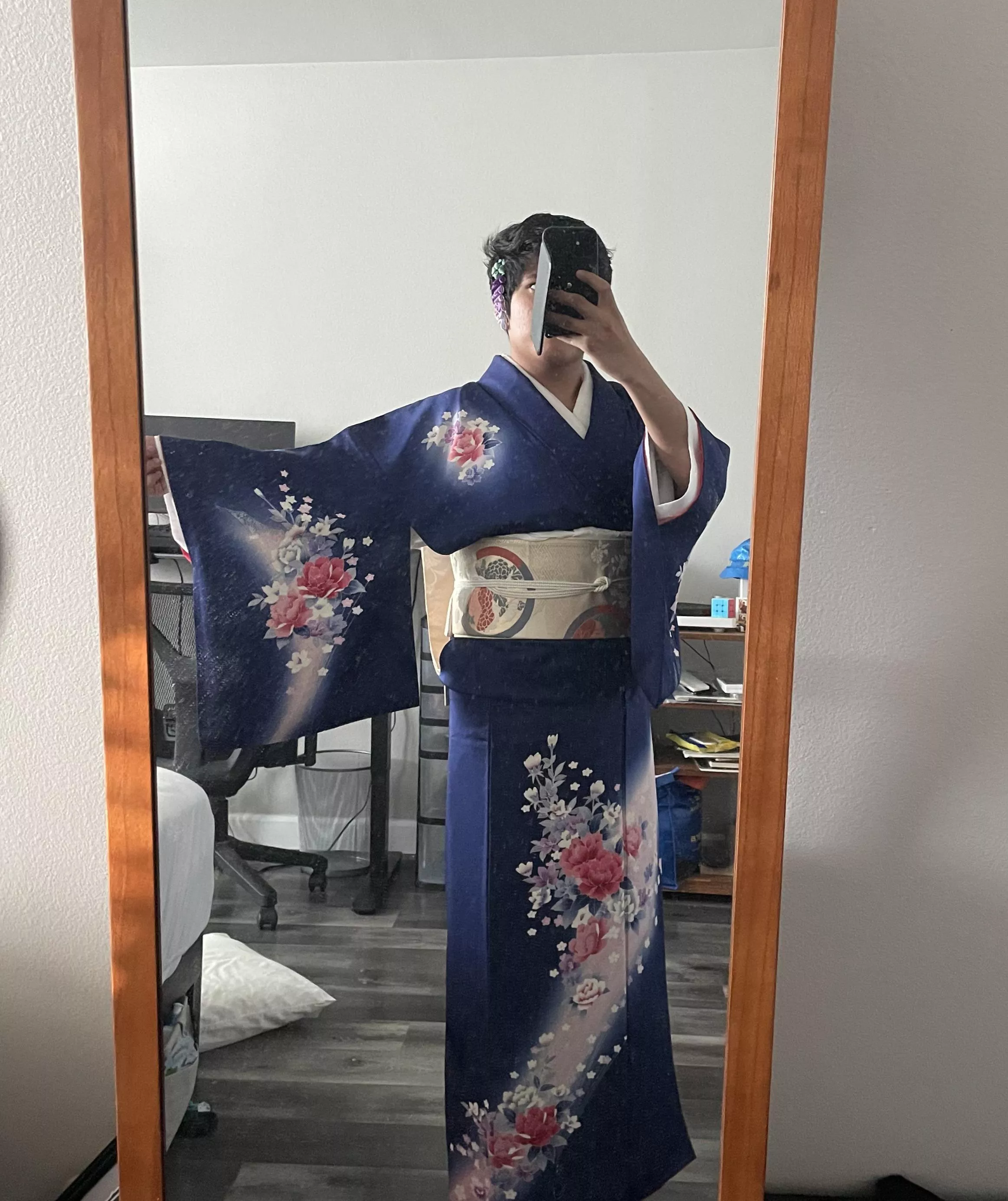 I got a new kimono! Pls ignore the dirty mirror lol