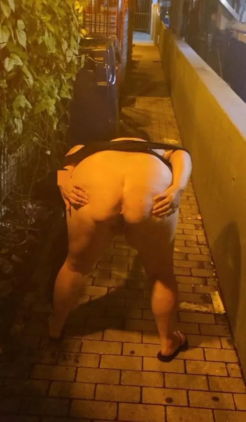 I got horny on the walk back to my hotel