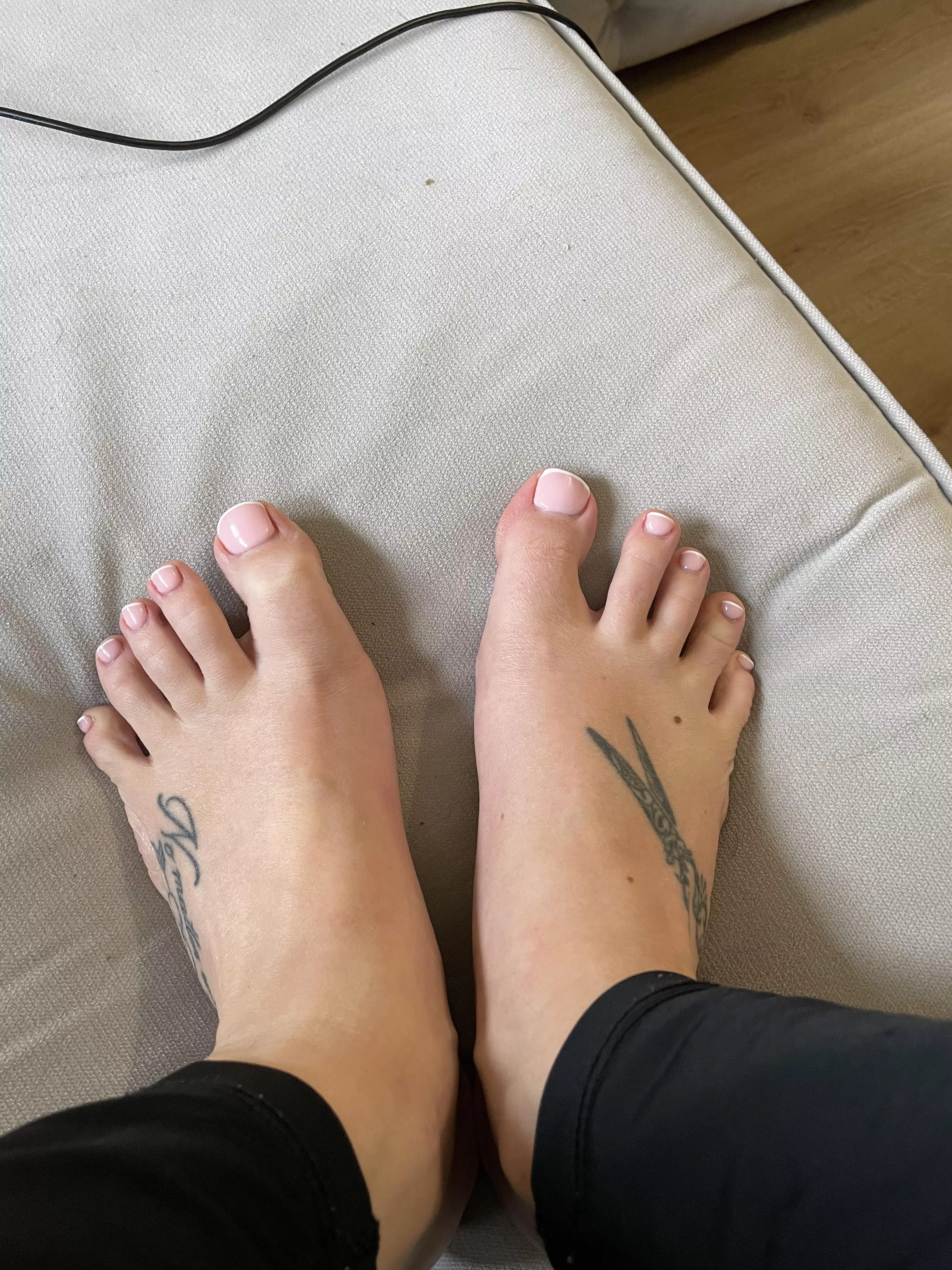 I got my toes done. Do you like them 😜