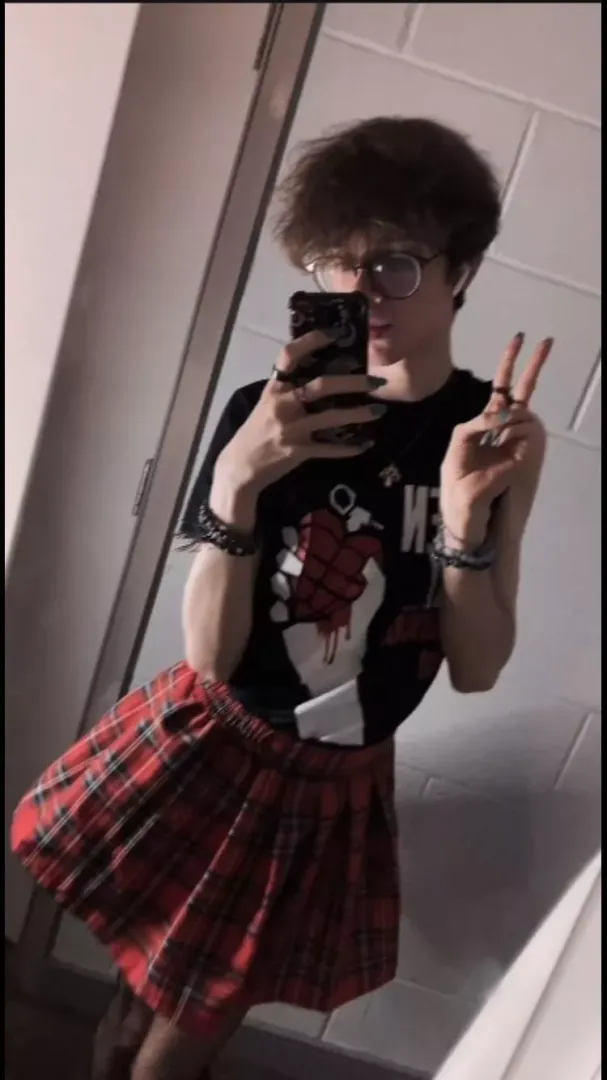 I got new glasses! Are they cute?