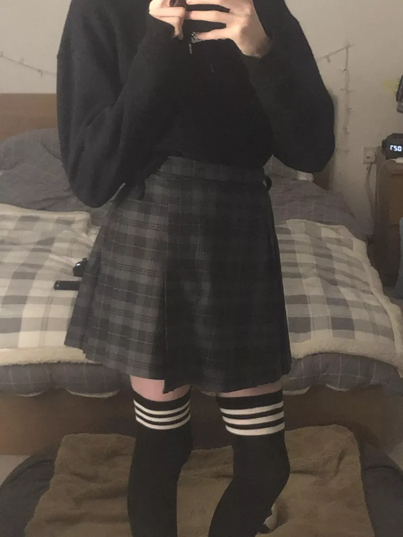 I GOT THIGH HIGHS!!!!!!:3