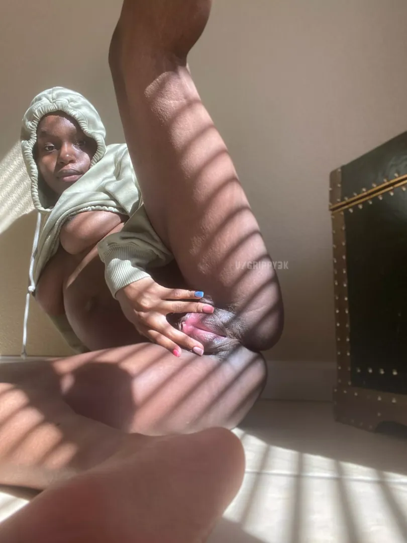 I had the urge to spread my pussy. I wanna watch you put it in