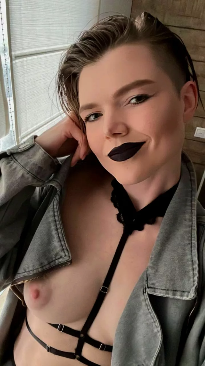 I have 2 rules: you can’t pull out and I get to watch your face as you cum in me