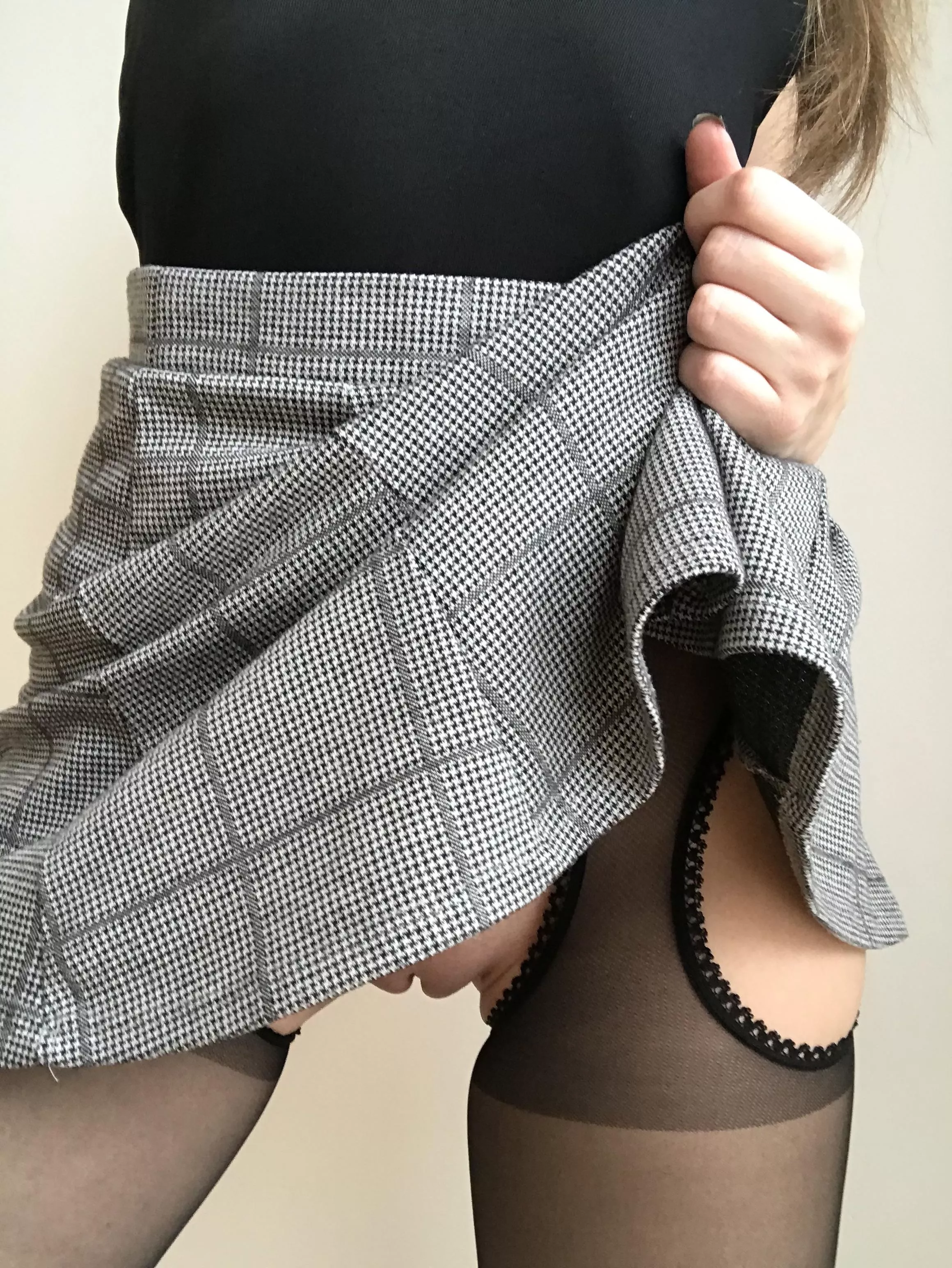 I have a secret, I don’t wear panties and when I wear a skirt I “accidentally” bend over in front of men 🤭