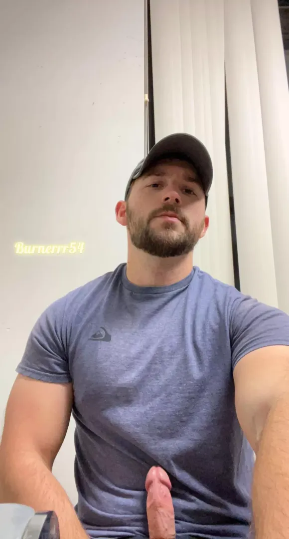 I have this undying urge to pull my cock out when the gym is empty [m]