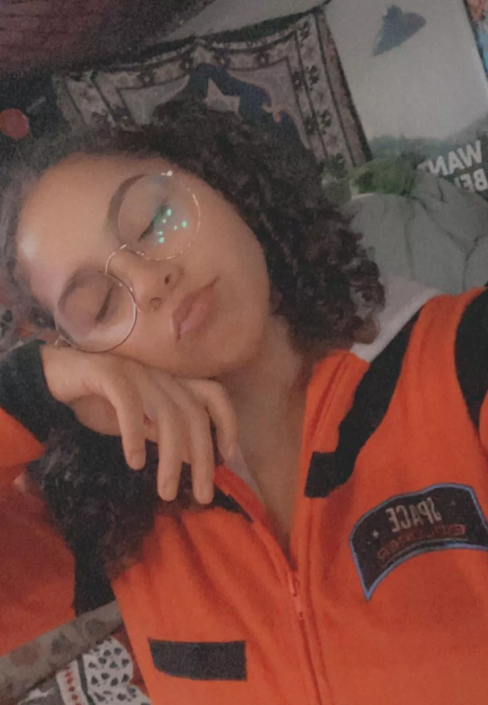 i haven’t dropped a selfie here yet so :)!