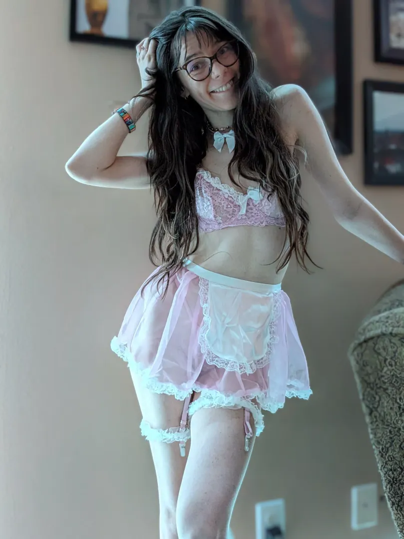 I heard you needed a maid in your dreams? 🧹🙏🏻🧼 [GFE][PTY]