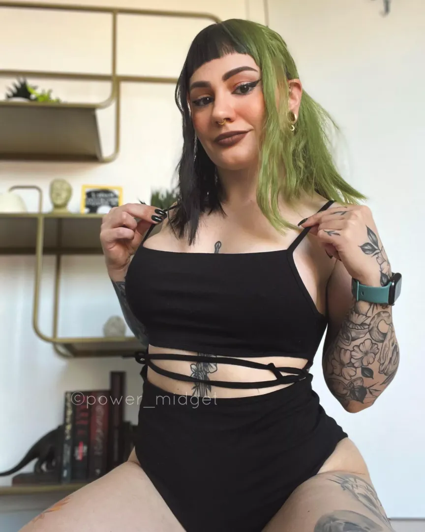 I hope y’all like your girls a little thicc 😋