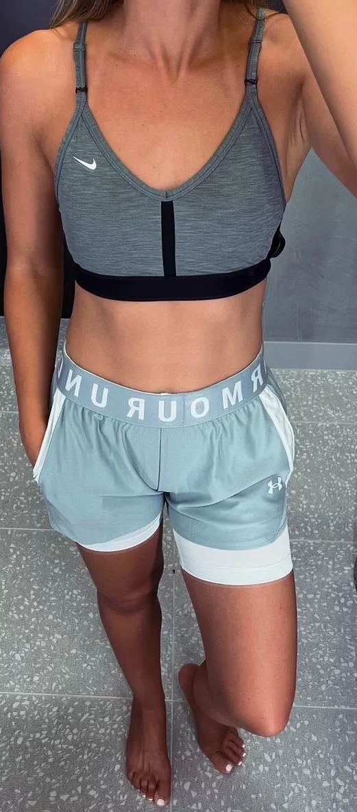 I hope you like my new outfit.. I'll love men looking at me