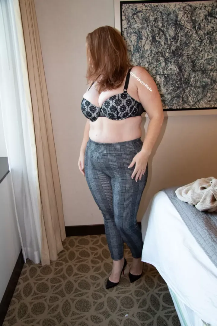 I hope you like my voluptuous mombod curves spilling out