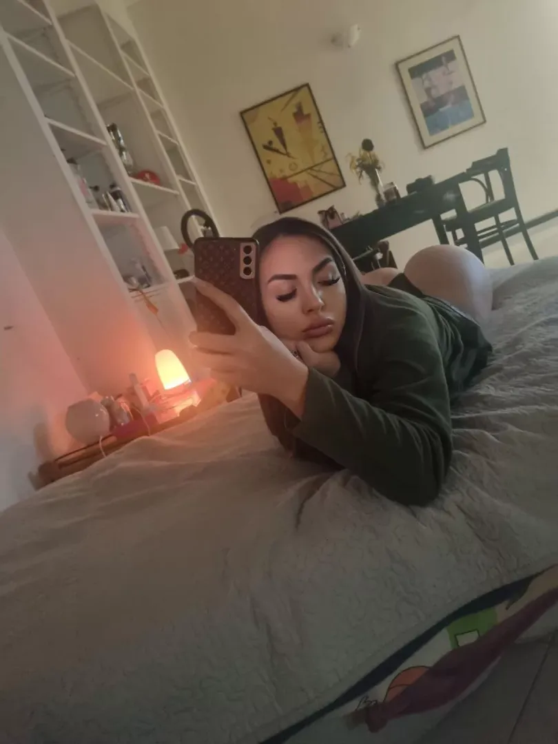 I in a bed now and I want to chat in my 0F with one boy 🥰☺️😉😋💦