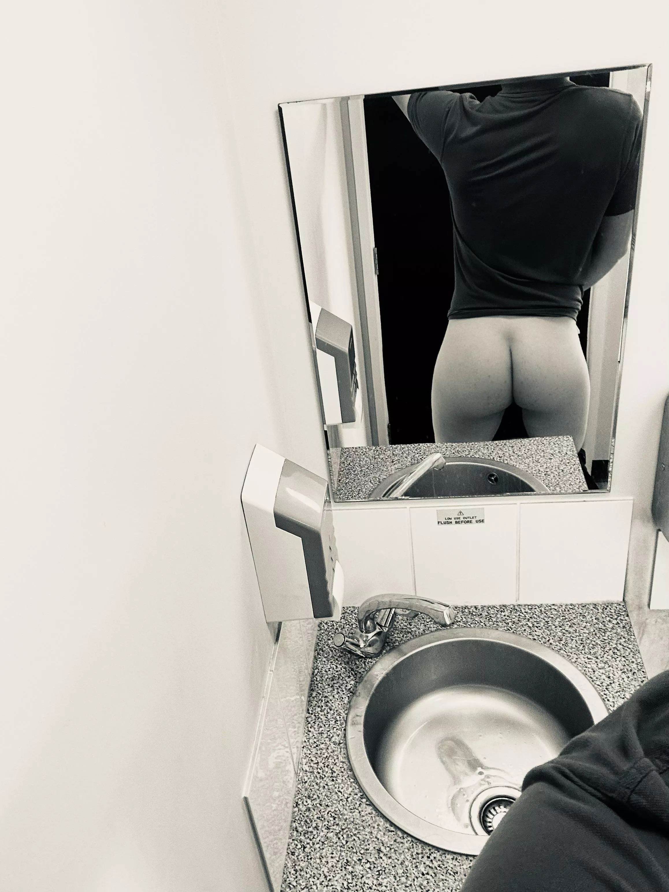 I just couldn’t resist a picture when getting changed ! 🥵🔥