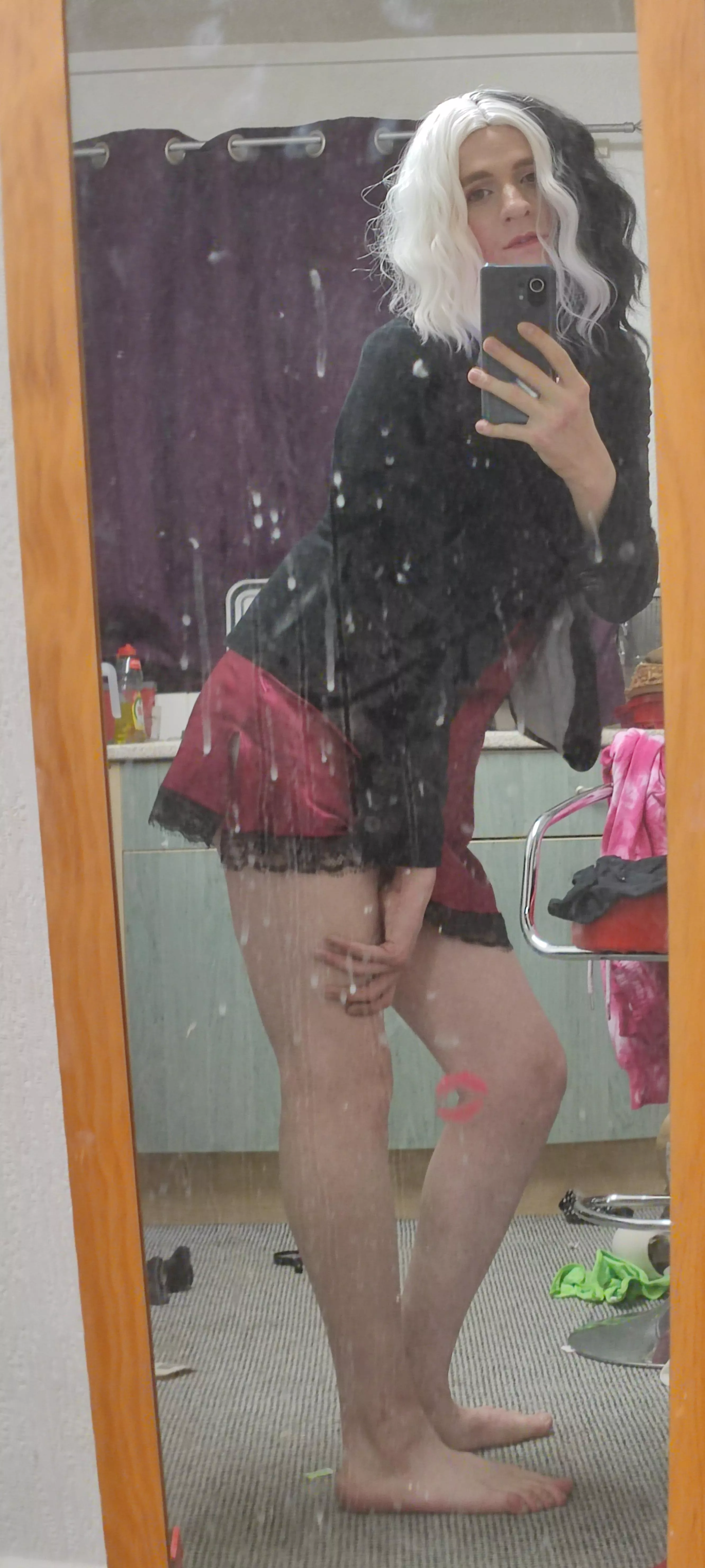 I just found this picture from a while back me and my brother broke that mirror play fighting 🤣 And it definitely needed cleaning