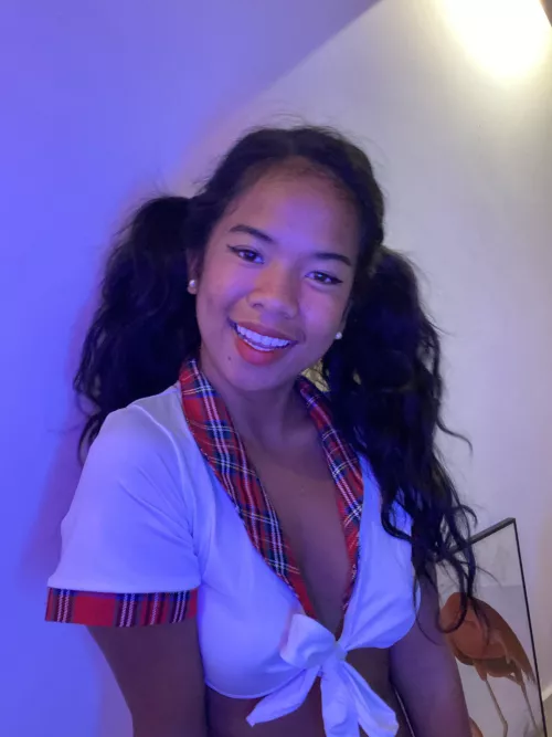 I just got home from school, so if you'd like to fuck me, just say hi 😛