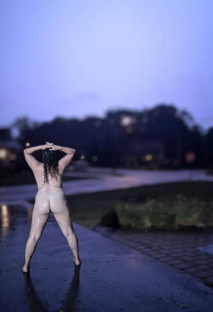 I just HAD to check out the thunderstorm at midnight and watch the ⚡. 🤭